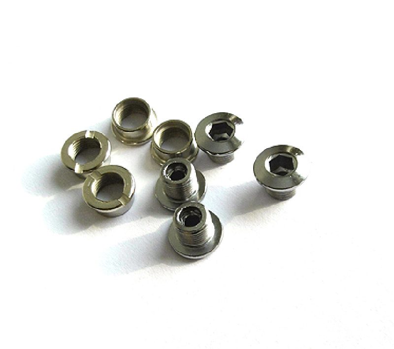 Varžtai ir veržlės priekinėms žvaigždutėms First