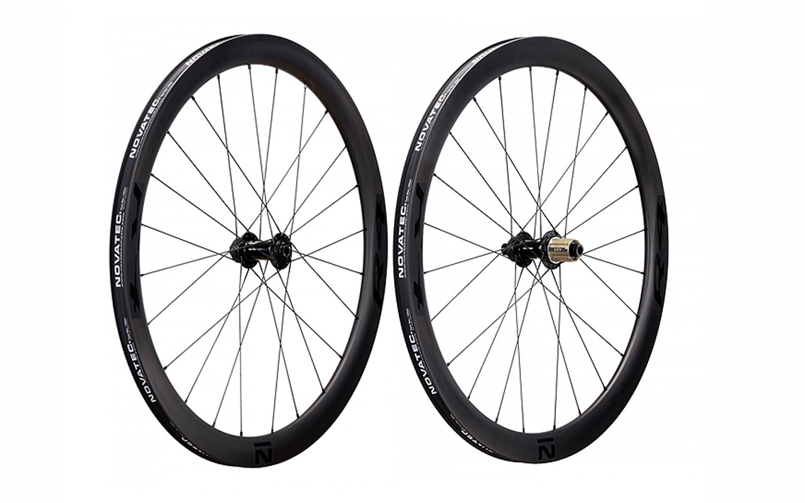 Ratų komplektas 700C Novatec R4 Disc Carbon Road 45 mm / D791/792 Shimano 11s