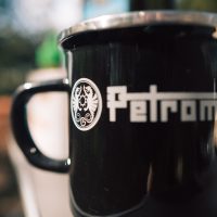 PETROMAX emaliuoto plieno puodelis, juodas